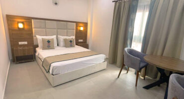 ROOM2