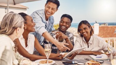 friends-employees-casual-workers-lunch-meeting-restaurant-planning-with-5g-tablet-talking-about-marketing-strategy-while-eating-food-cafe-happy-people-streaming-funny-videos_590464-81230